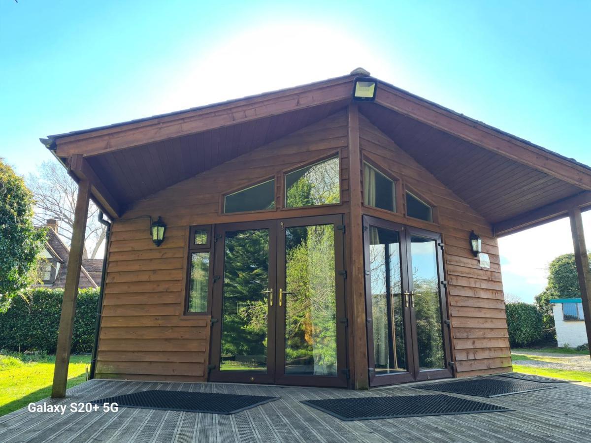 The Reading Whole Chalet With Lake And Two Acre Gardens Εξωτερικό φωτογραφία
